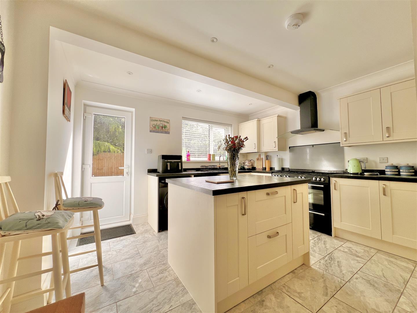 Kitchen: